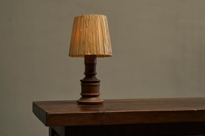 Mid Century Accent Table Lamp in Solid Oak and Patinated Brass with Raffia Shade