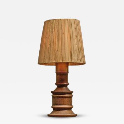 Mid Century Accent Table Lamp in Solid Oak and Patinated Brass with Raffia Shade