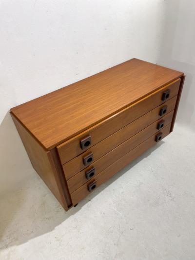 Mid Century Modern Chest of Drawers with Square Handles