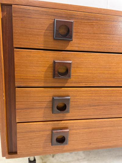 Mid Century Modern Chest of Drawers with Square Handles
