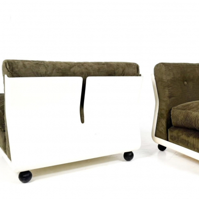 Mid Century Modern Pair of Amanta Armchairs by Mario Bellini 1960s