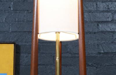 Mid Century Modern Sculpted Table Lamp by R J Manufacturing