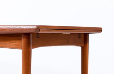Mid Century Modern Teak Expanding Draw Leaf Dining Table