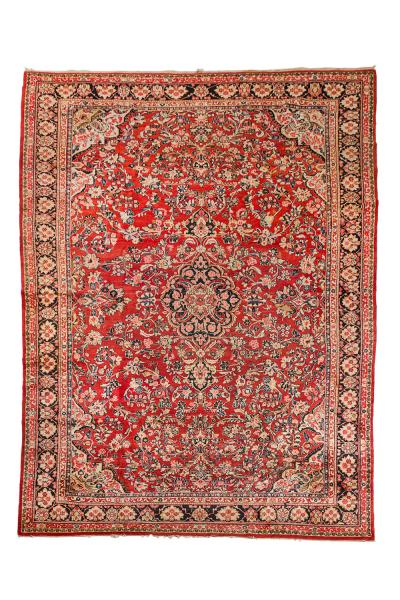 Middle Eastern Persian Sarouk style wool carpet