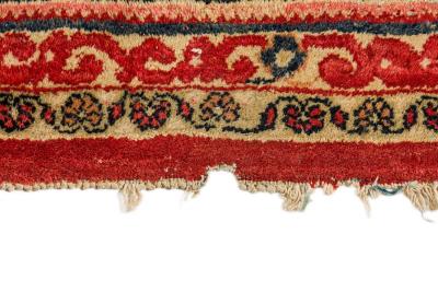 Middle Eastern Persian Sarouk style wool carpet