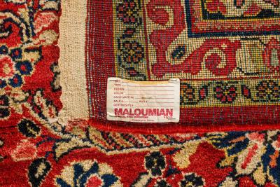 Middle Eastern Persian Sarouk style wool carpet