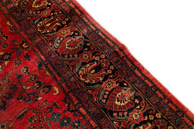 Middle Eastern Persian Sarouk style wool carpet