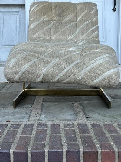 Milo Baughman MODERN BRASSTONE METAL FRAMED CHAISE LOUNGE IN THE MANNER OF MILO BAUGHMAN