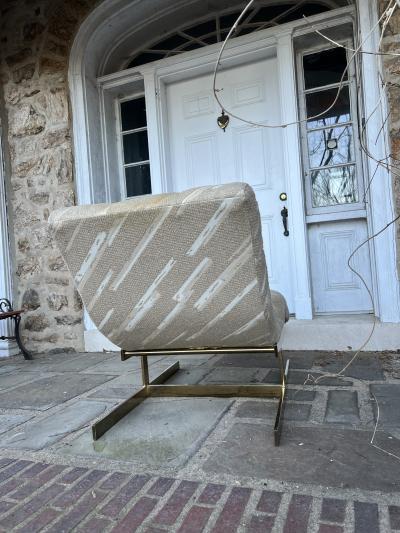 Milo Baughman MODERN BRASSTONE METAL FRAMED CHAISE LOUNGE IN THE MANNER OF MILO BAUGHMAN