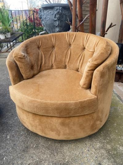 Milo Baughman MODERN PAIR OF BUTTON TUFTED SWIVEL CHAIRS