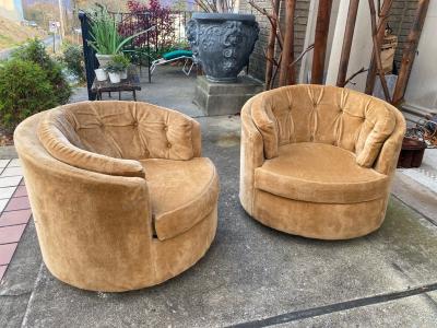 Milo Baughman MODERN PAIR OF BUTTON TUFTED SWIVEL CHAIRS
