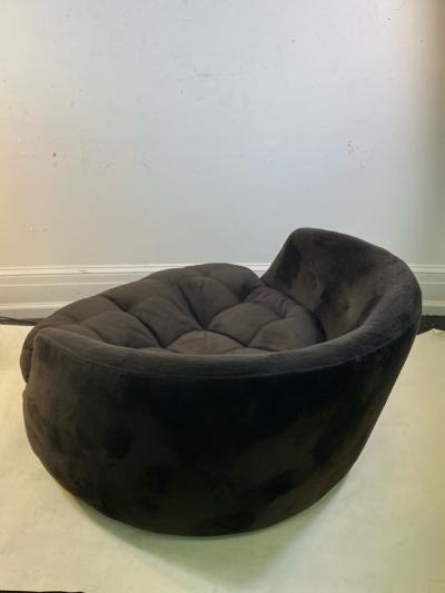 Milo Baughman MONUMENTAL SWIVEL LOUNGE CHAIR BY MILO BAUGHMAN