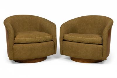 Milo Baughman Milo Baughman for Thayer CogginKhaki Brown Horseshoe Lounge Armchairs