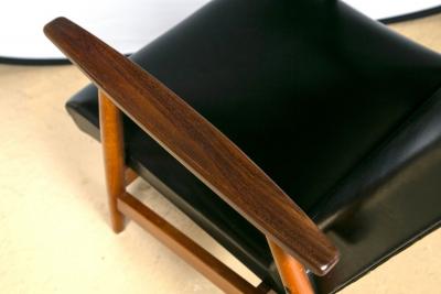 Milo Baughman Pair of Mid Century Modern Scandinavian Teak and Black Lounge Chairs