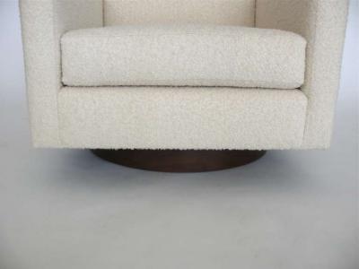 Milo Baughman Pair of Milo Baughman Style Swivel Chairs