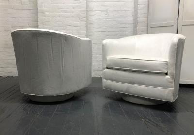 Milo Baughman Pair of Milo Baughman Style Swivel Lounge Chairs