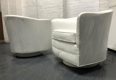 Milo Baughman Pair of Milo Baughman Style Swivel Lounge Chairs