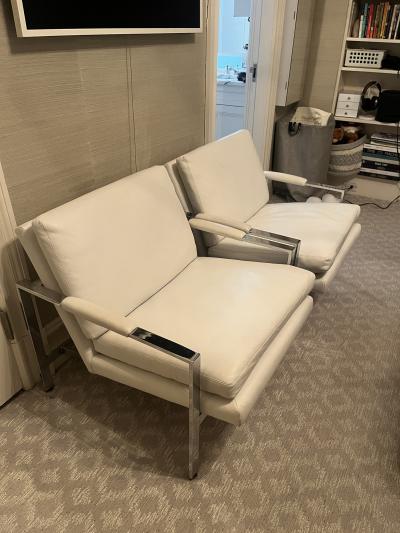Milo Baughman Pair of Milo Baughman chrome lounge chairs in white leather