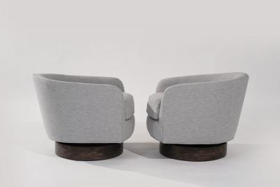 Milo Baughman Set of Swivel Tilt Lounge Chairs by Milo Baughman C 1960s