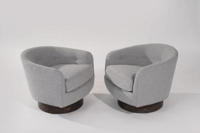 Milo Baughman Set of Swivel Tilt Lounge Chairs by Milo Baughman C 1960s