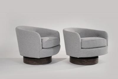 Milo Baughman Set of Swivel Tilt Lounge Chairs by Milo Baughman C 1960s
