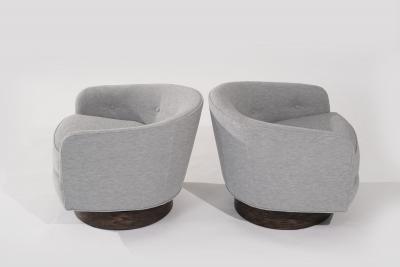 Milo Baughman Set of Swivel Tilt Lounge Chairs by Milo Baughman C 1960s