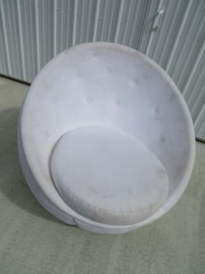 Milo Baughman Stunning Egg Swivel Chair by Milo Baughman for Thayer Coggin