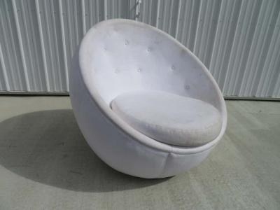 Milo Baughman Stunning Egg Swivel Chair by Milo Baughman for Thayer Coggin