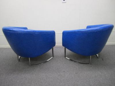 Milo Baughman Stunning Pair Milo Baughman style Barrel Back Chrome Lounge Chairs Mid Century