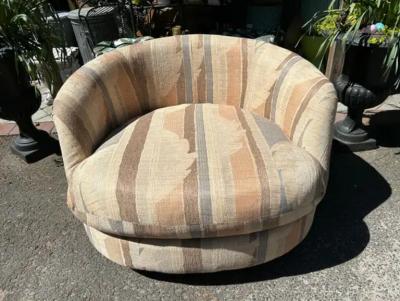 Milo Baughman Stylish Milo Baughman style Circular Round Swivel Lounge Chair Mid Century