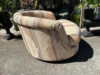 Milo Baughman Stylish Milo Baughman style Circular Round Swivel Lounge Chair Mid Century