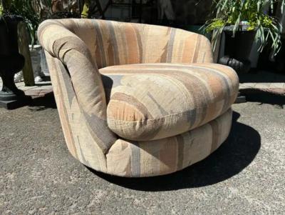 Milo Baughman Stylish Milo Baughman style Circular Round Swivel Lounge Chair Mid Century