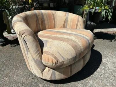 Milo Baughman Stylish Milo Baughman style Circular Round Swivel Lounge Chair Mid Century