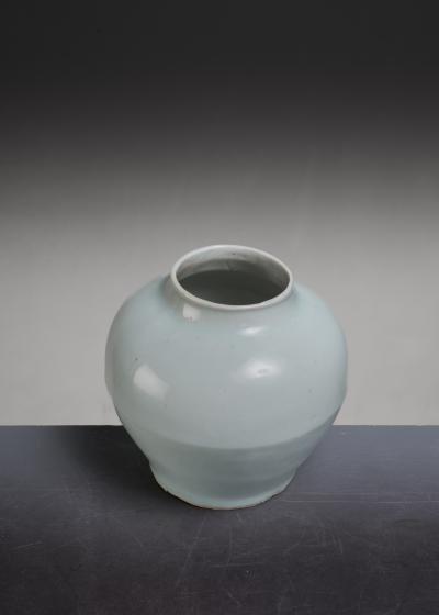 Ming dynasty porcelain vase