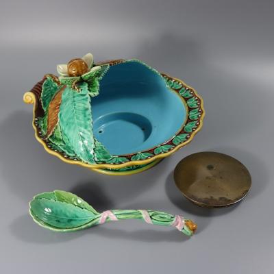 Minton Majolica Chestnut Server with Spoon