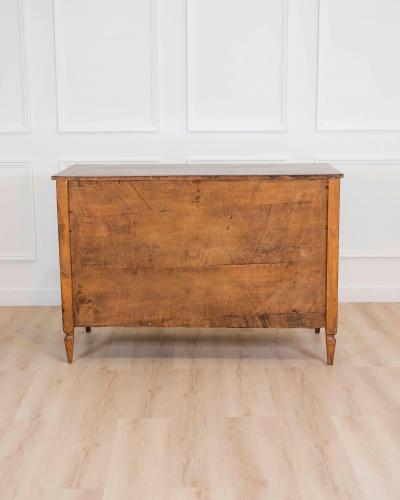 Modenese 18th century Louis XVI walnut chest of drawers with various woods and i