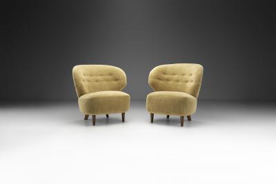 Modern Scandinavian Lounge Chairs with Tapered Feet Scandinavia ca 1950s