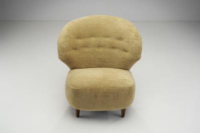 Modern Scandinavian Lounge Chairs with Tapered Feet Scandinavia ca 1950s