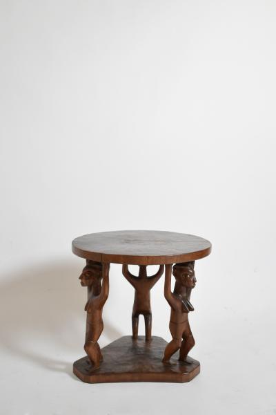 Monoxyl African pedestal round table 1960s 