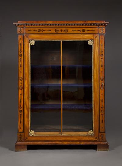 Morel and Seddon AN AMARANTH AND EBONY INLAID AND GILT BRASS MOUNTED SINGLE DOOR DISPLAY CABINET