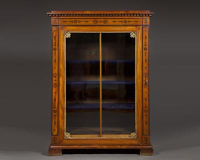Morel and Seddon AN AMARANTH AND EBONY INLAID AND GILT BRASS MOUNTED SINGLE DOOR DISPLAY CABINET