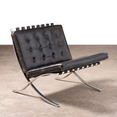 Museum Quality Ludwig Mies van der Rohe Barcelona Chairs with Table