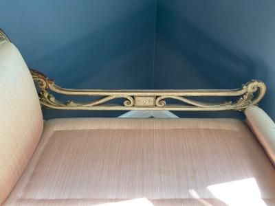 NEOCLASSICAL RECAMIER CHAISE LOUNGE WITH CARVED SWAN ACCENT