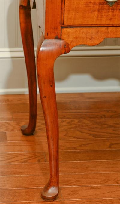 New England Dressing Table