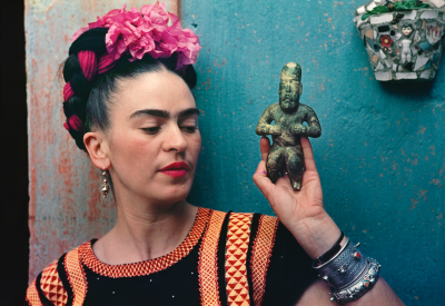 Nickolas Muray Frida with Olmeca Figurine 1939