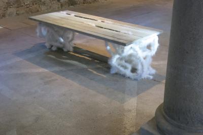 No mi Kiss CONCRETE CRACK PLUSH table