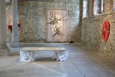 No mi Kiss TWO SPIDERS TAPESTRY