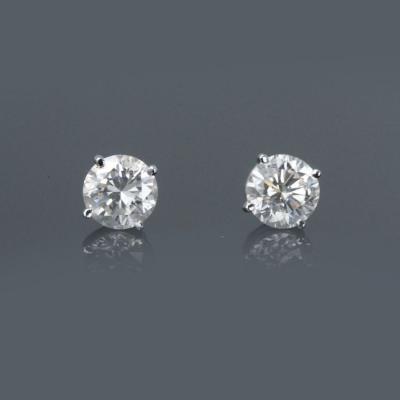 ONE PAIR OF ROUND DIAMOND EAR STUDS