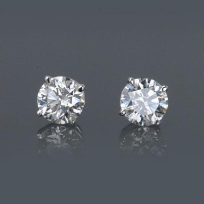 ONE PAIR OF ROUND DIAMOND EAR STUDS