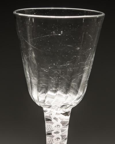 OPAQUE TWIST WITH A RIBBED BOWL